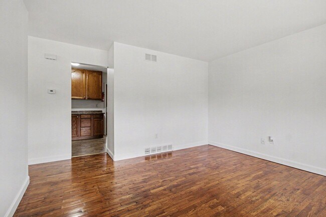 Building Photo - 2329 Brooktree Ct