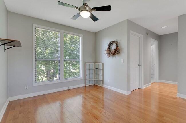 Building Photo - Charming 2 Bed 2 Bath Home on Historic Rus...