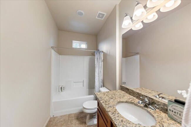 Building Photo - Railroad Springs Townhome for Rent!