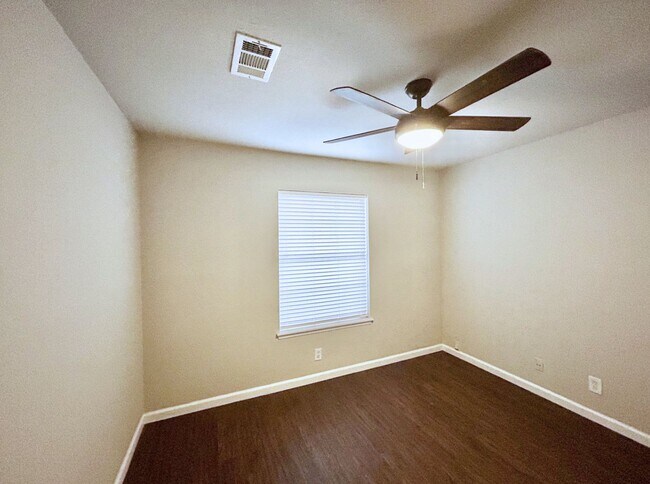 Building Photo - Close to UTSA - 3/2 Home for Rent