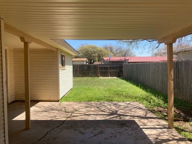 Building Photo - 224 N Oxford Dr