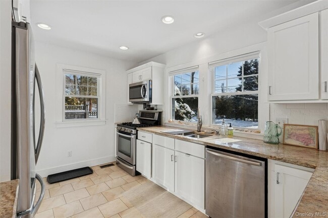 Building Photo - 1240 W Rd