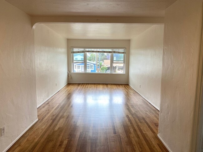 Building Photo - Charming Upstairs 1-Bedroom – Just Steps A...