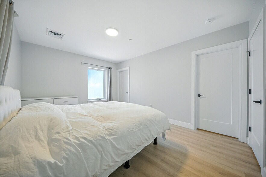 Building Photo - 25 2nd St