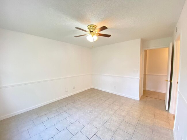 Building Photo - 6166 Westgate Dr