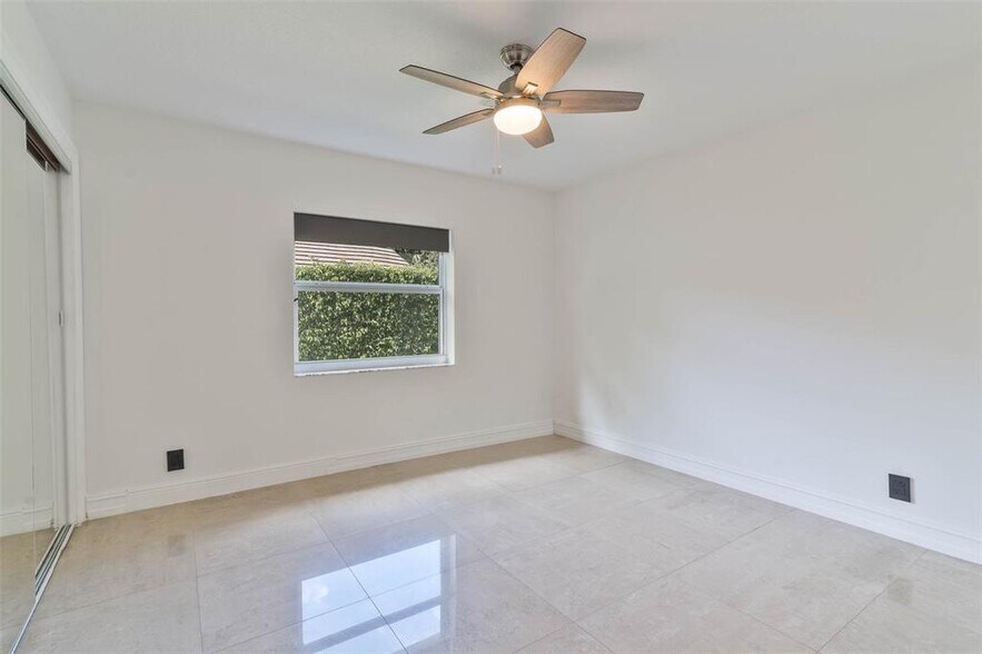 Building Photo - 1222 Manor Ct