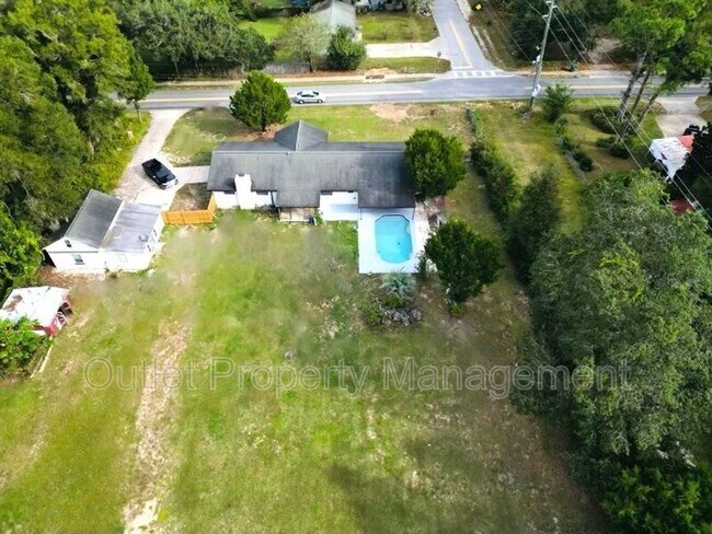 Building Photo - 2432 NE 28th St