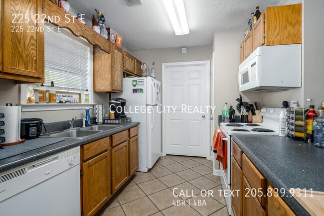 Building Photo - 225 22nd E St