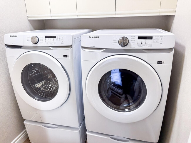 Building Photo - 54974 Oak-Tree