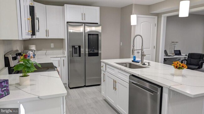 Building Photo - 2253 Papermill Rd