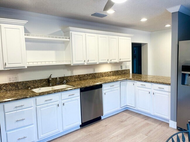 Building Photo - 2631 SW 4th St