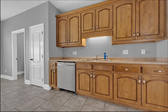 Building Photo - 472 Prairie Field Dr