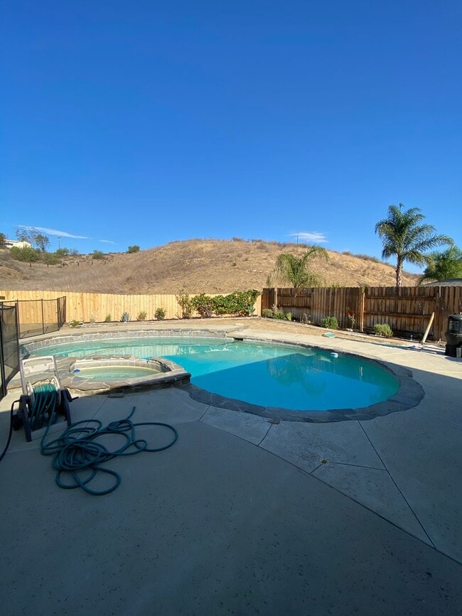 Building Photo - Remodeled 4 bed, 2 bath single story pool home