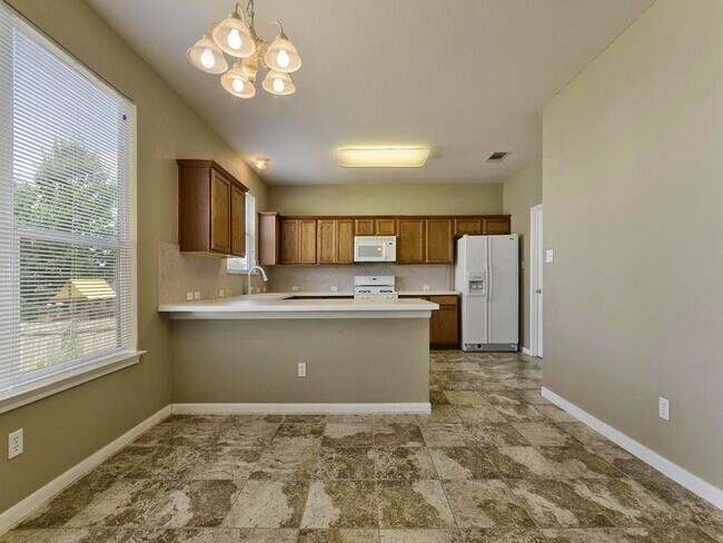Building Photo - 1412 Briar Hill Dr