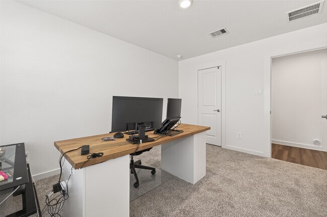 Building Photo - 31319 Kenswick Grove Ln