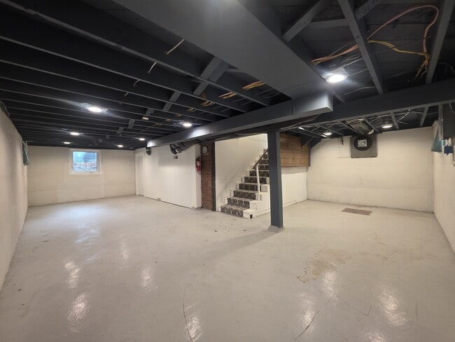 Building Photo - 166 Draper St NE