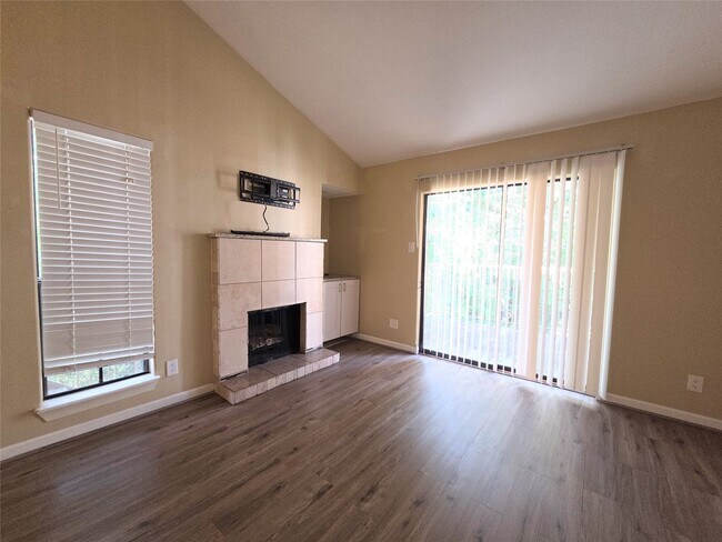 Building Photo - 3500 Tangle Brush Dr