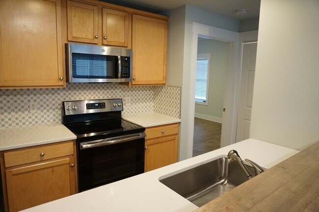 Building Photo - 2BR/2BA Condo in Trolley Path - $1,650/month Pet Friendly*