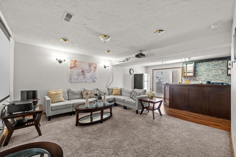 Building Photo - 13810 Mapledale Ave