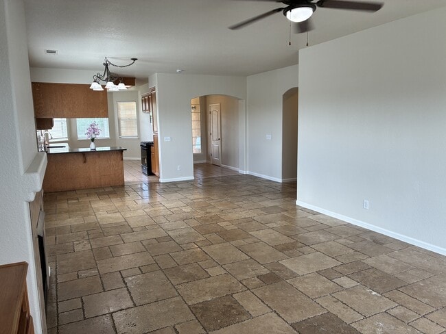 Building Photo - 3197 Dinkey Creek Ave