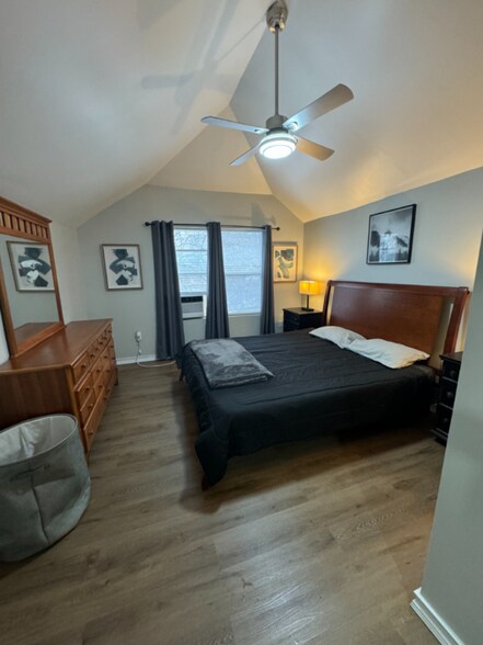 Building Photo - 1221 N Dearborn St