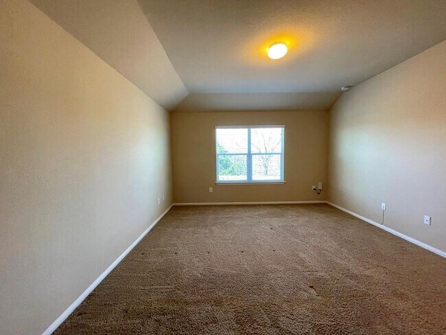 Building Photo - 3400 Ortman Dr