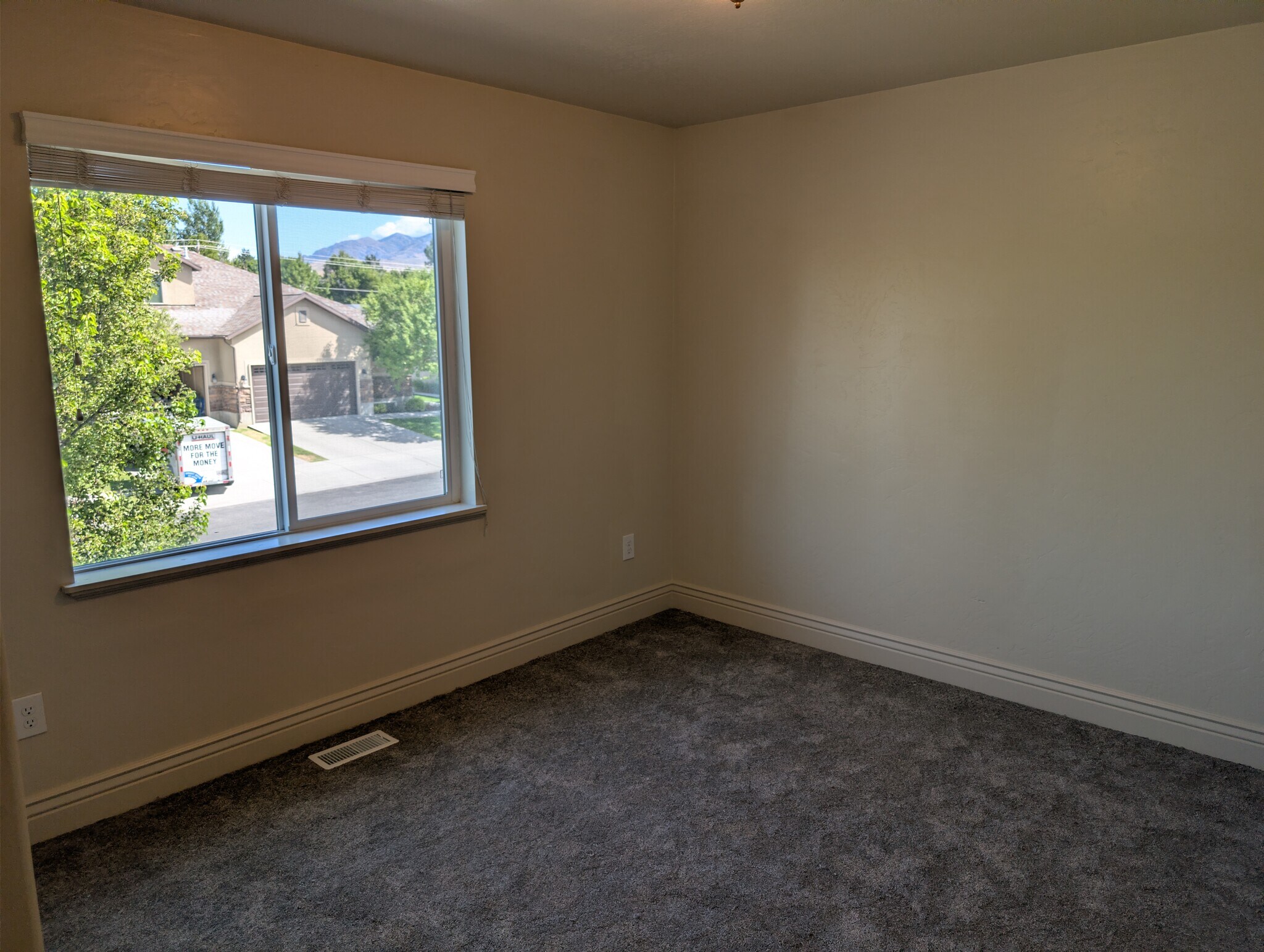 Building Photo - 140 E 620 S