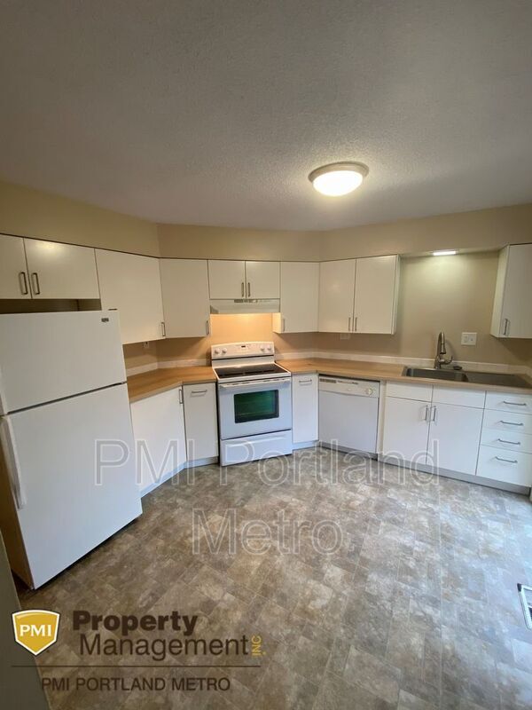 Building Photo - 11680 SW Denney Rd