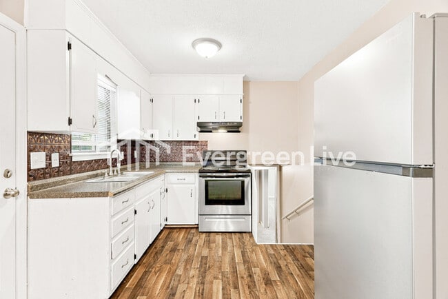 Building Photo - 1737 Molly Dr