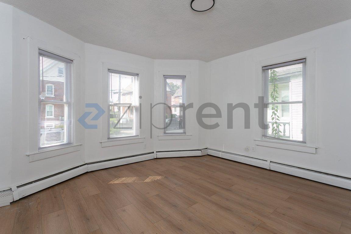 Building Photo - Unit 1L