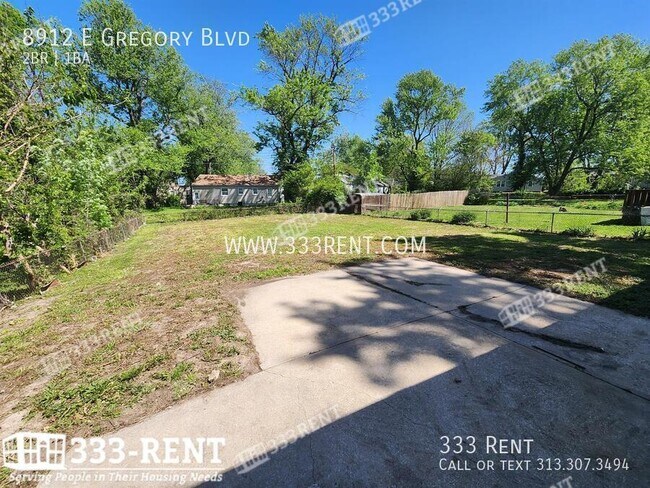 Building Photo - 8912 E Gregory Blvd