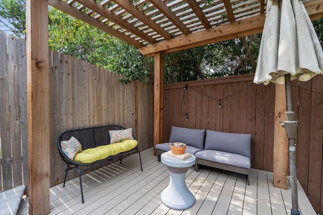 Building Photo - 127 Thelonious Dr