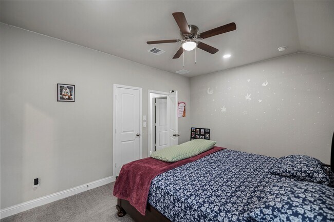 Building Photo - 18606 Rock Quarry Trl