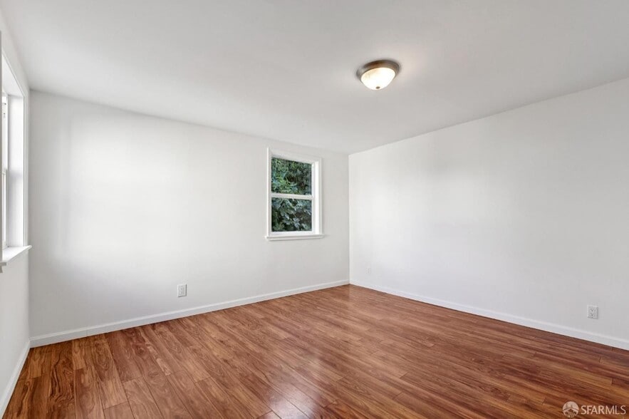 Bedroom - plenty of natural light - 1330 Alabama St