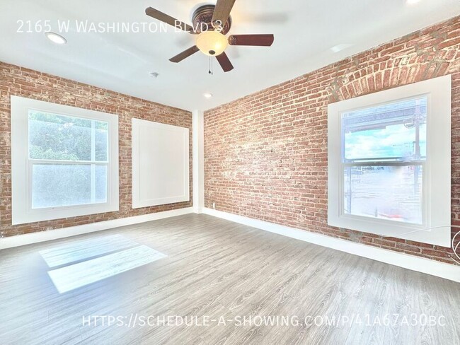 Building Photo - Newly remodeled Studio + 1 Bath