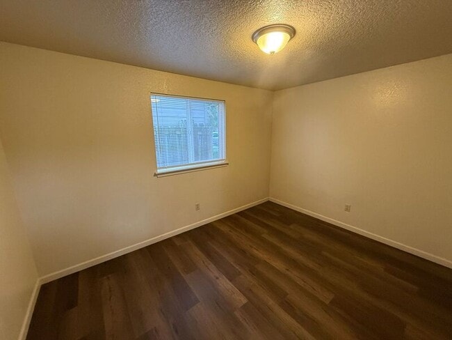 Building Photo - 1019 Boedies Dr