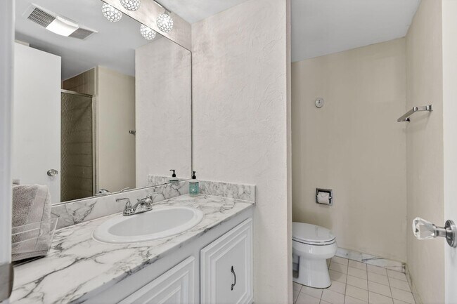 Building Photo - 3400 N Ocean Dr