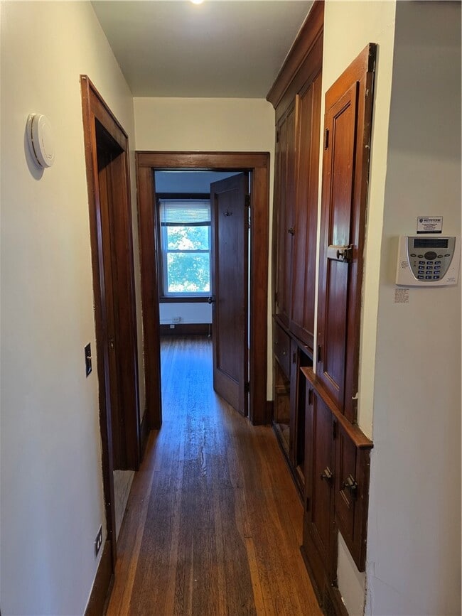 Building Photo - 218 Congress Ave