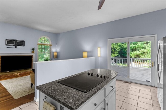 Building Photo - 80 Howland Rd
