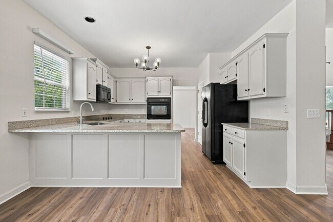 Building Photo - 605 Brelan Ct