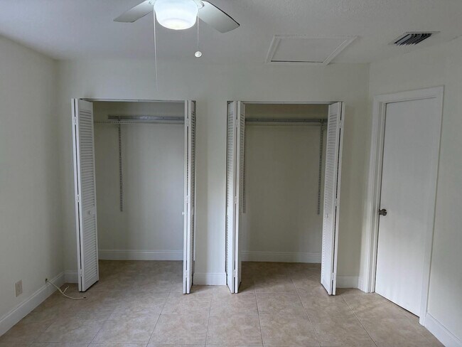 Building Photo - 3003 NW 5th Terrace