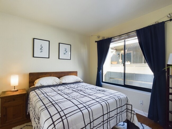 Building Photo - Remodeled 2-bedroom loft unit now available for rent!