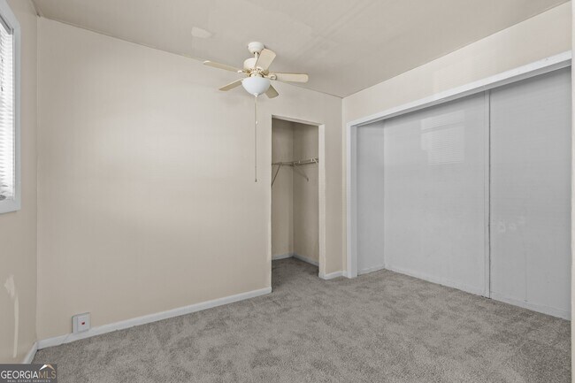 Building Photo - 4010 Emerald Lake Dr