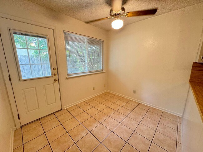 Building Photo - 2404 Shoemaker Dr