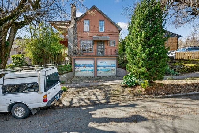 Building Photo - 713 SE 27th Ave