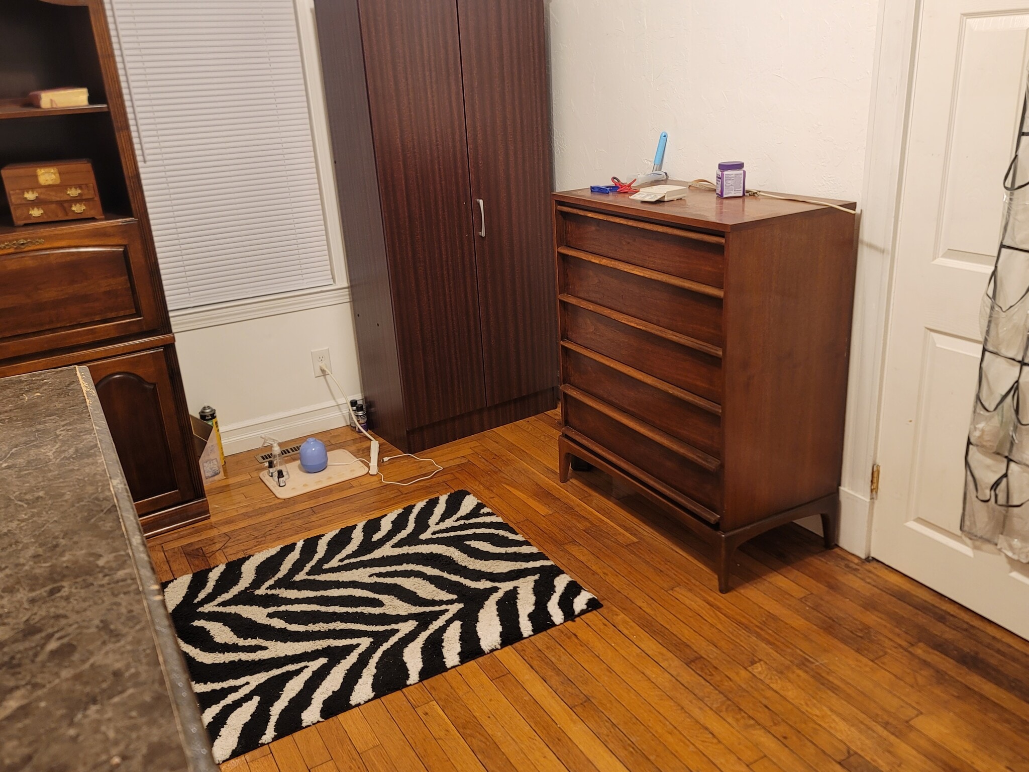 Building Photo - 94 Gill St