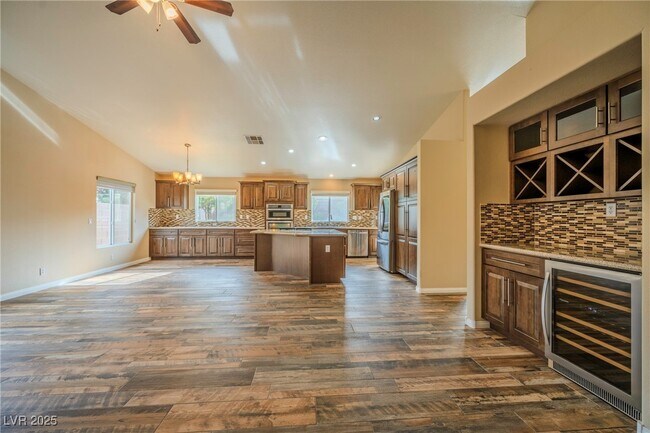 Building Photo - 921 San Bruno Ave