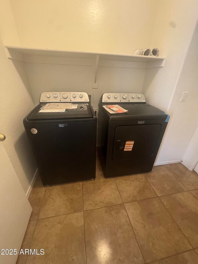 Building Photo - 25177 W Park Ave