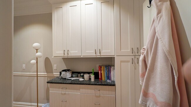 Building Photo - Beautifully Designed Luxury 2-Bed/2-Bath in the South End