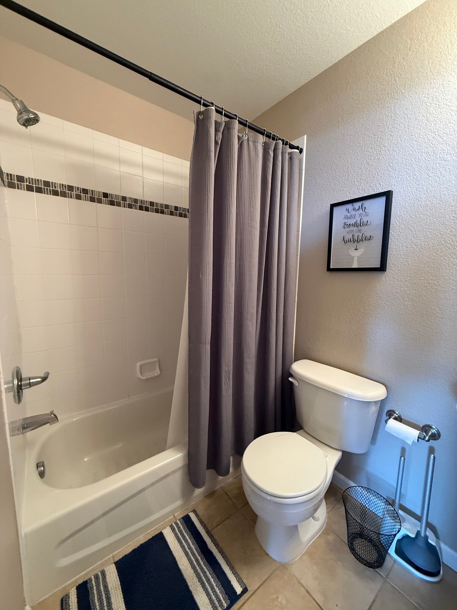 Hall Bathroom - 6253 Kilmer Loop
